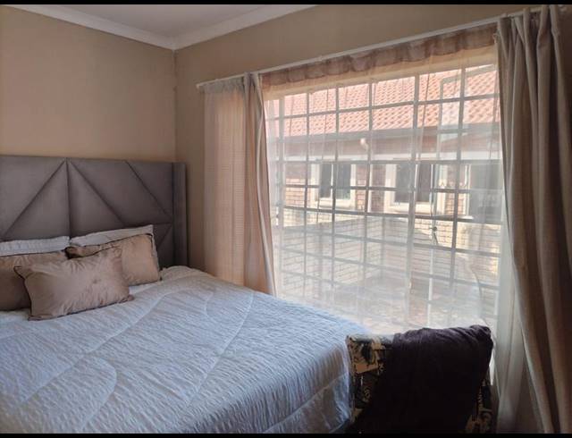 2 BEDROOM TOWNHOUSE FOR SALE IN THE ORCHARDS